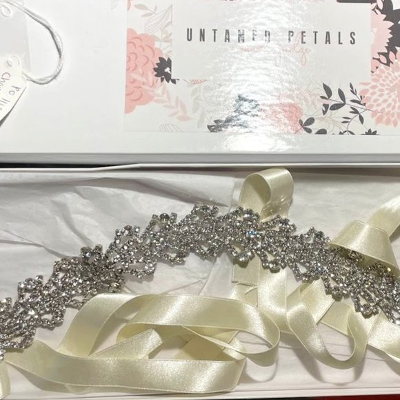 Untamed Petals (by Amanda Judge) Rhinestone Bridal Belt - Picture 1 of 2
